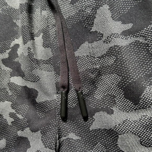 Lululemon lined shorts - Picture 4 of 7